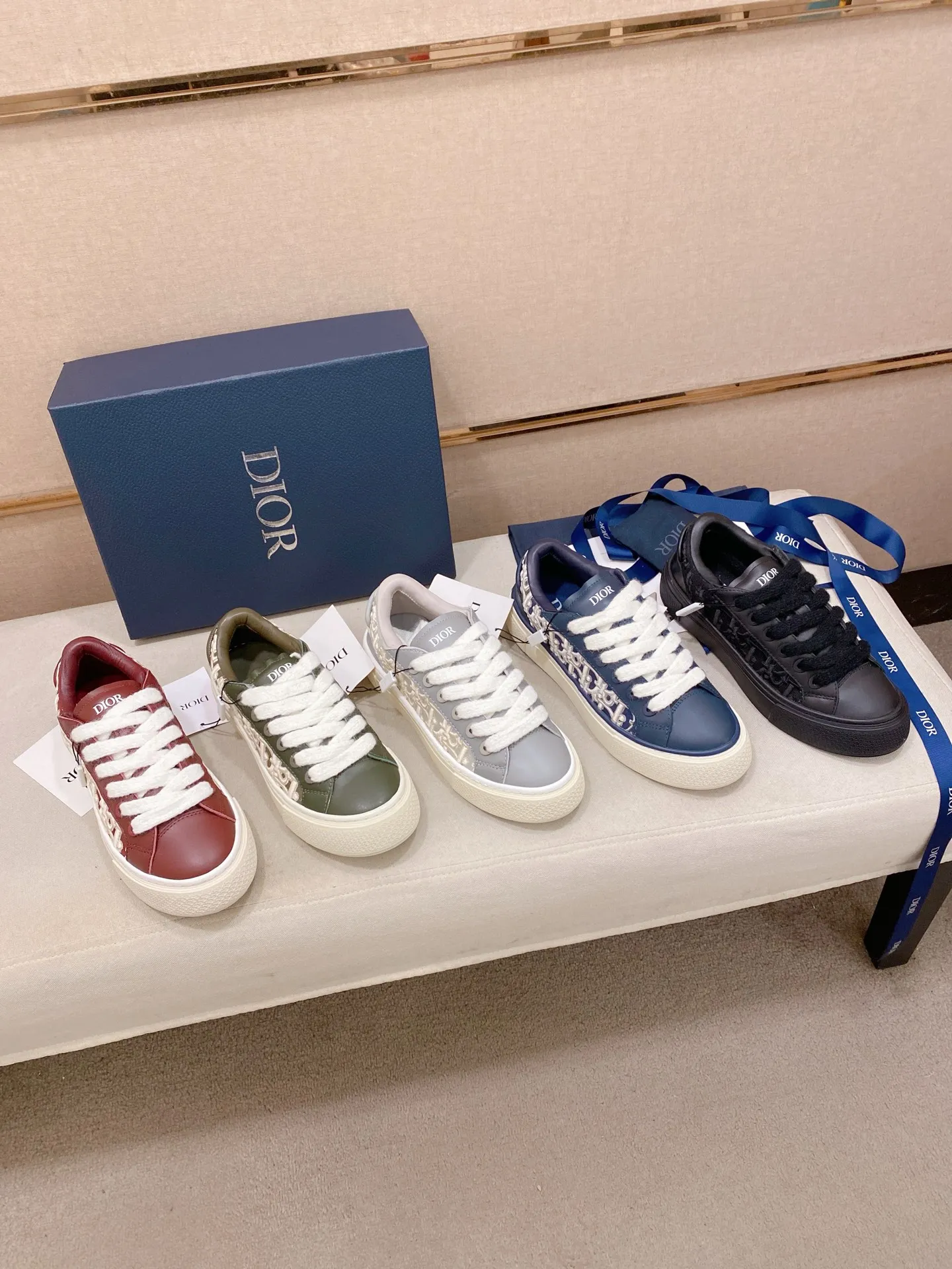Factory price: 300 Men's shoes 💰[Dior·Dior] Top 🔍Couple style 💏🔍New casual sports style couple shoes, new four-season design, perfect workmanship, lace-up lazy style to create cabinet quality, upper: imported first-layer cowhide, sheepskin lining is soft and comfortable, ultra-light TPU wear-resistant outsole, simple, versatile fashion men's shoes, excellent color code number 35--44